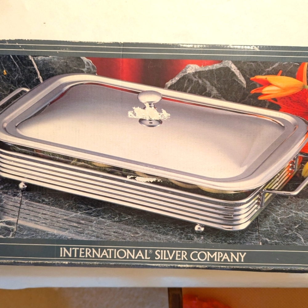 International silver Company Chrome Plated 2 quart Covered Baker with removable